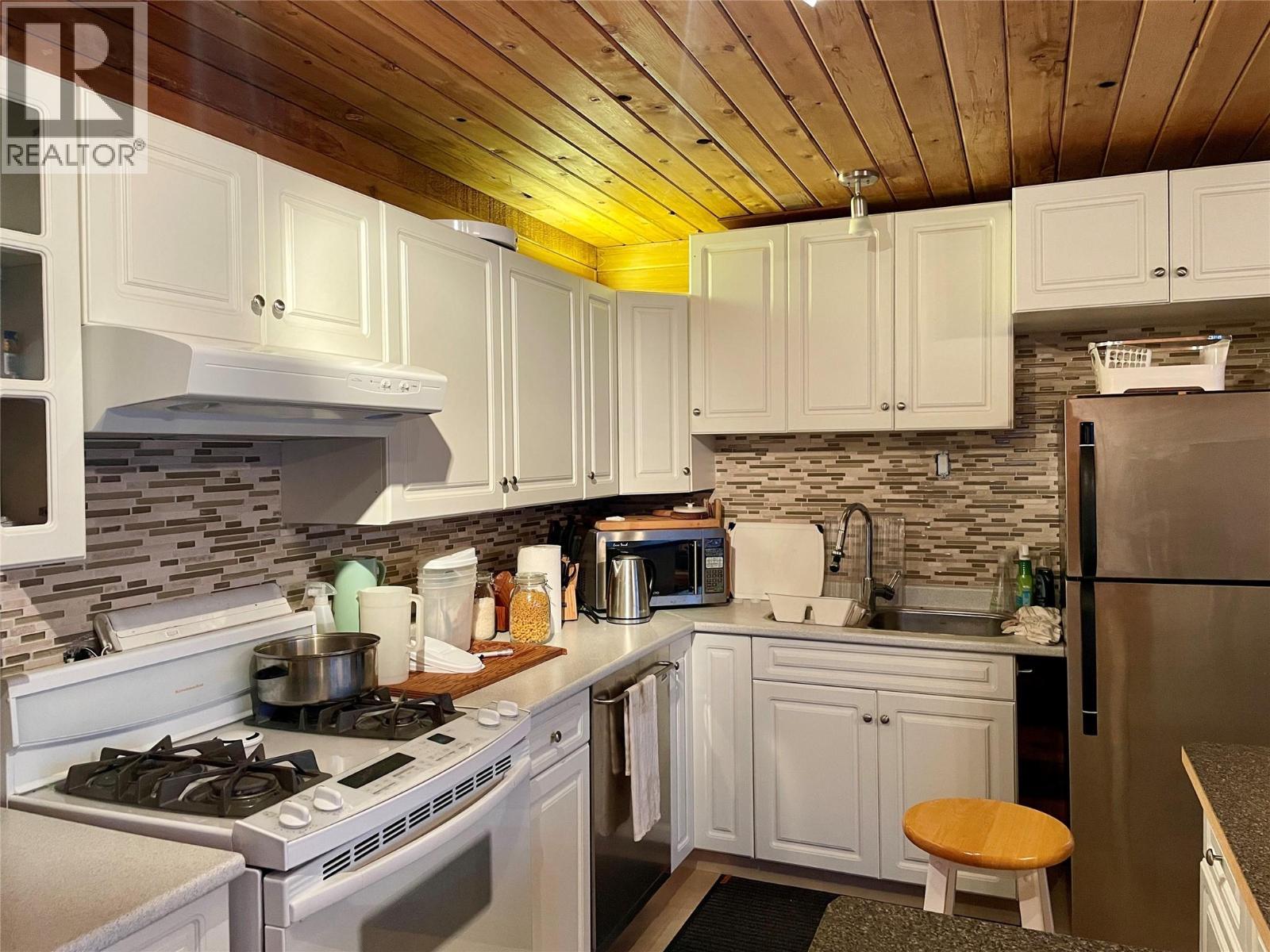 31 Lime Cliffs Beach, Sicamous, BC - Indoor Photo Showing Kitchen