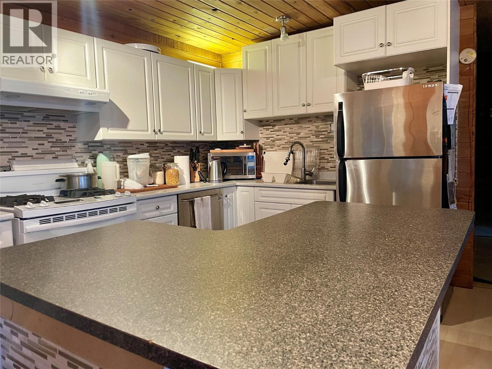 31 Lime Cliffs Beach, Sicamous, BC - Indoor Photo Showing Kitchen With Upgraded Kitchen