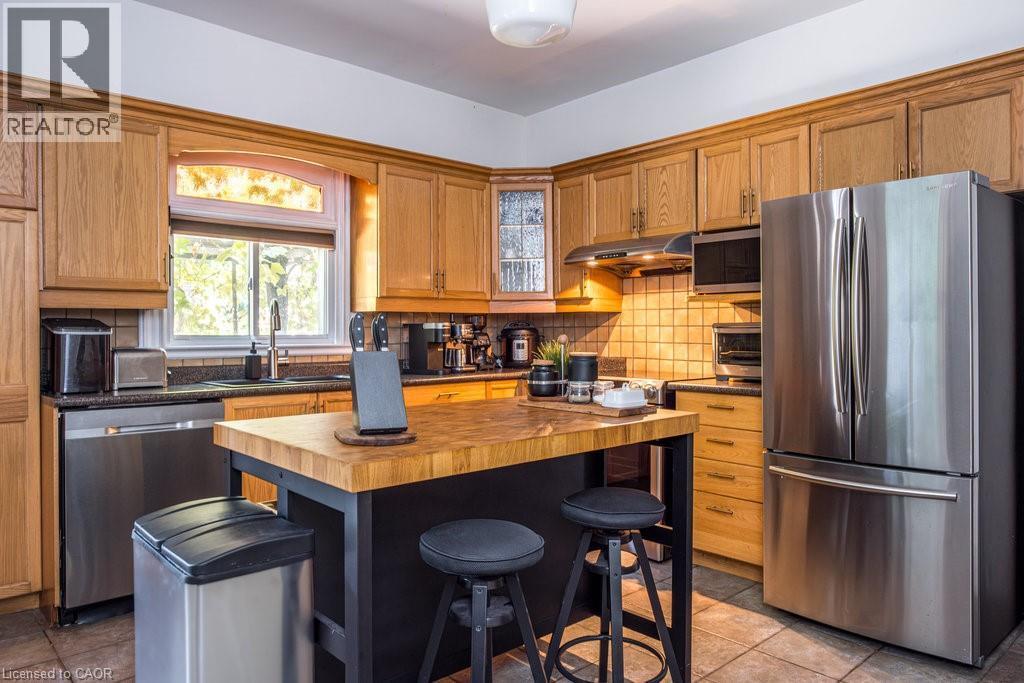 122 East Avenue S, Hamilton, ON - Indoor Photo Showing Kitchen