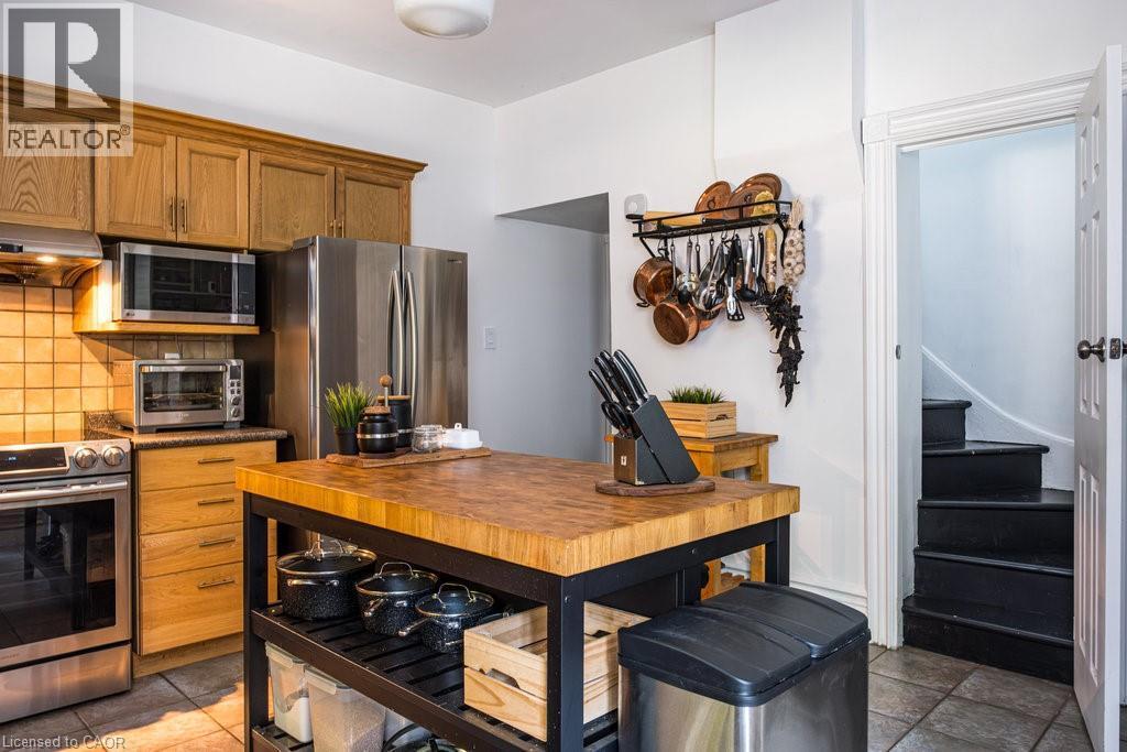 122 East Avenue S, Hamilton, ON - Indoor Photo Showing Kitchen