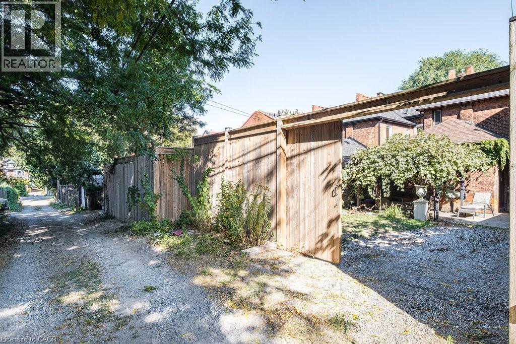 122 East Avenue S, Hamilton, ON - Outdoor