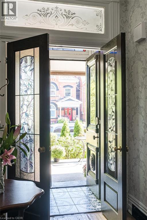 122 East Avenue S, Hamilton, ON - Indoor Photo Showing Other Room