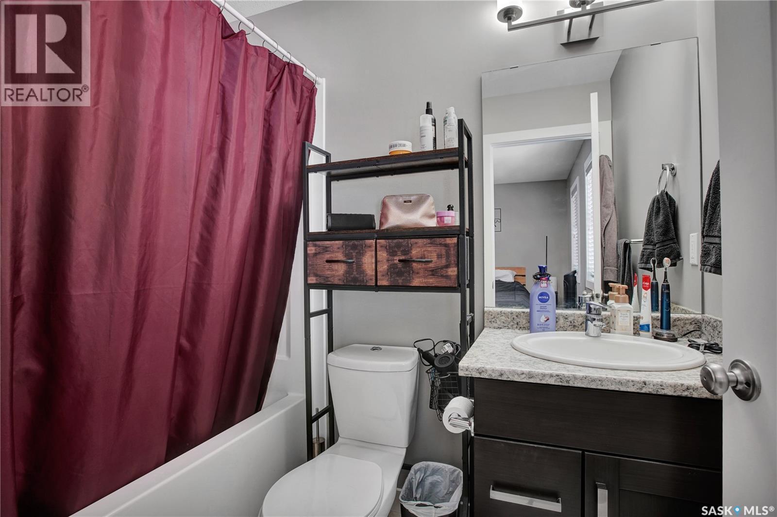 321 Secord Way, Saskatoon, SK - Indoor Photo Showing Bathroom