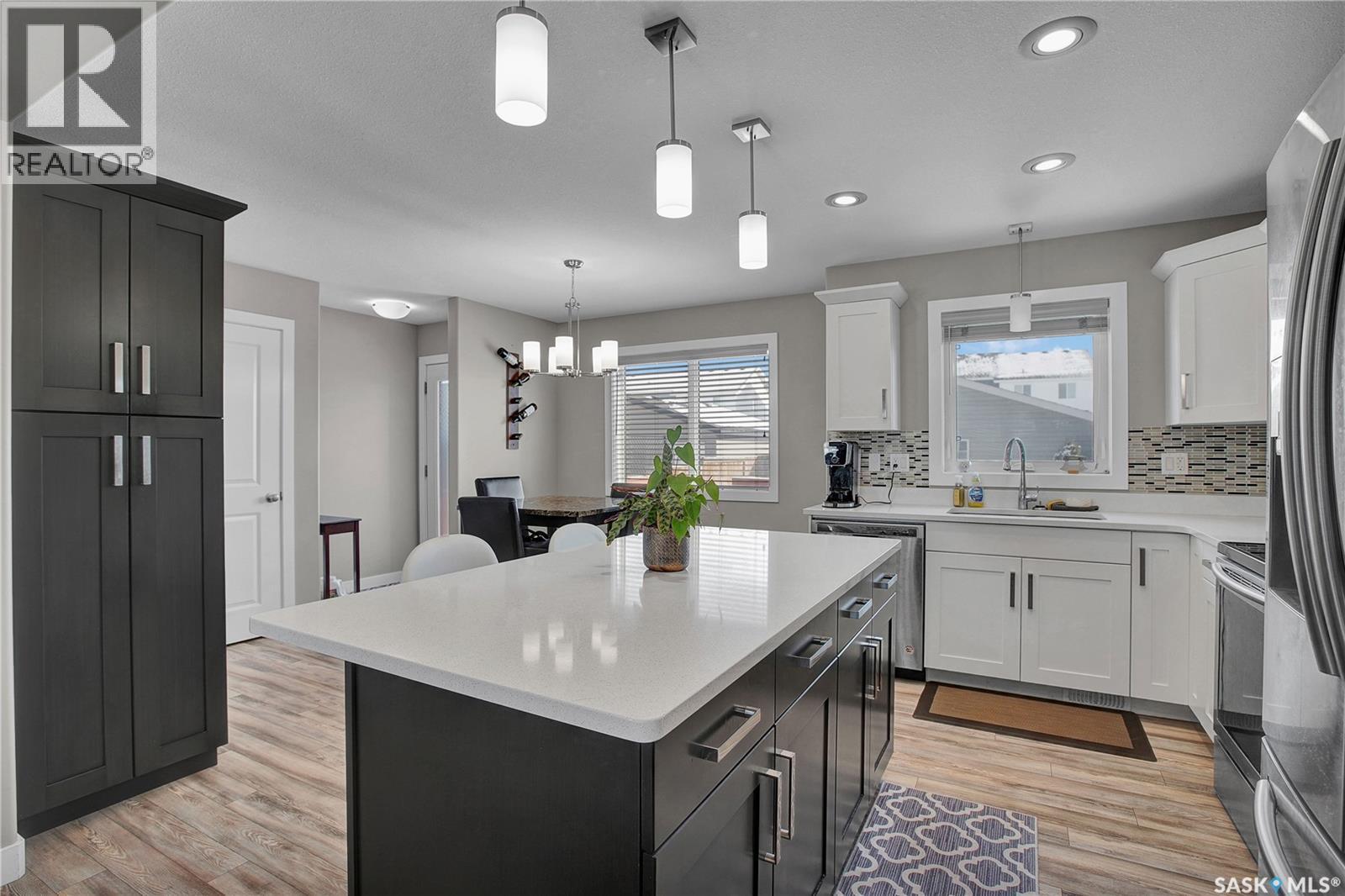 321 Secord Way, Saskatoon, SK - Indoor Photo Showing Kitchen With Upgraded Kitchen