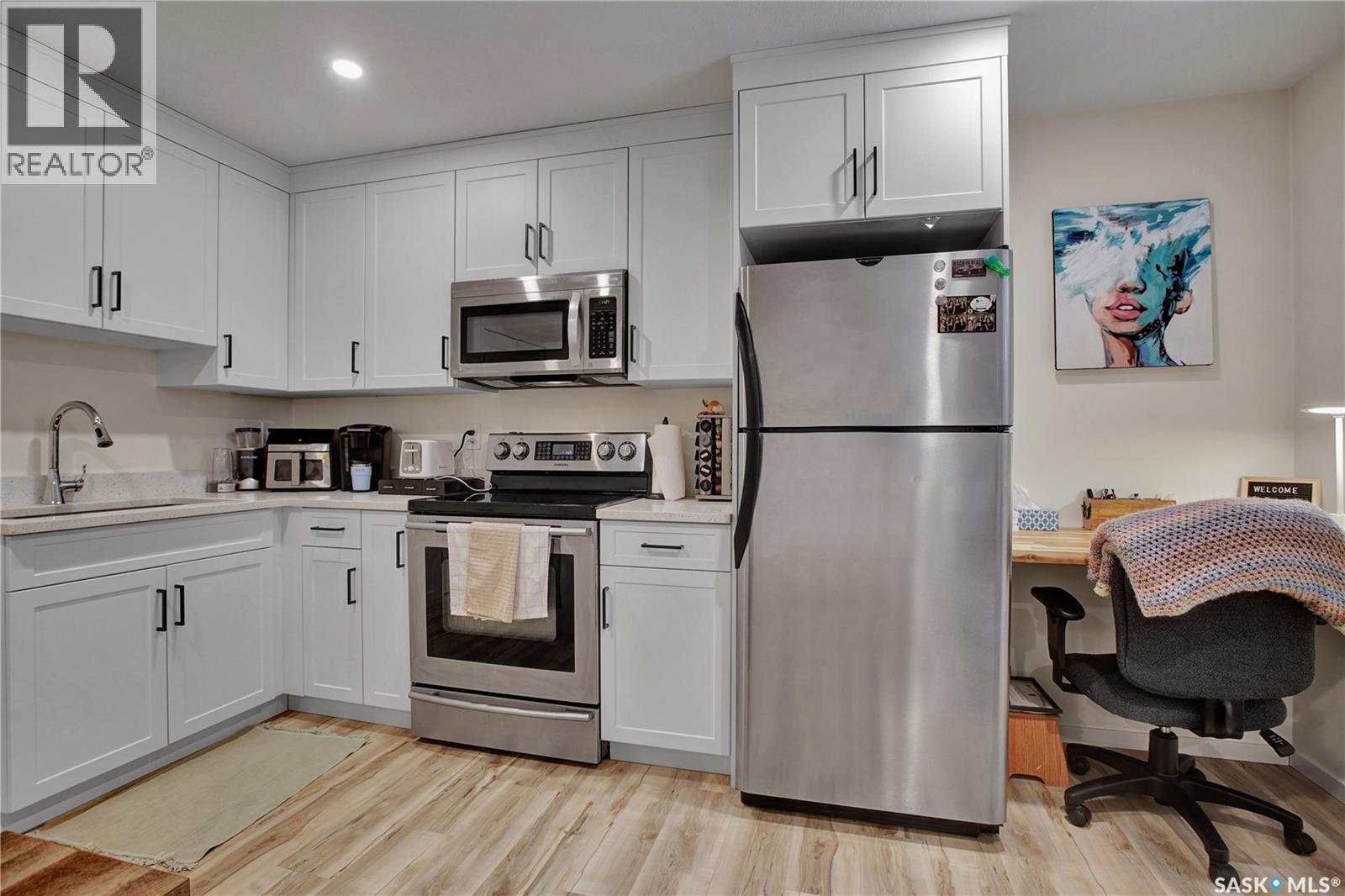 321 Secord Way, Saskatoon, SK - Indoor Photo Showing Kitchen With Stainless Steel Kitchen