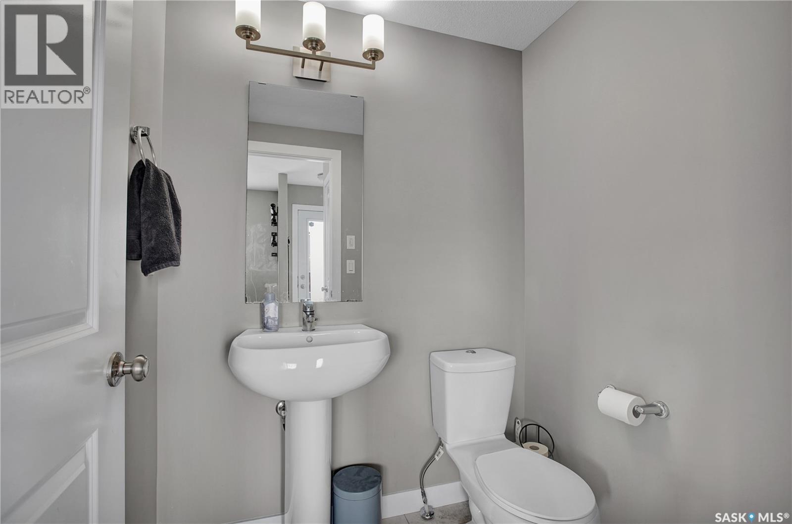 321 Secord Way, Saskatoon, SK - Indoor Photo Showing Bathroom