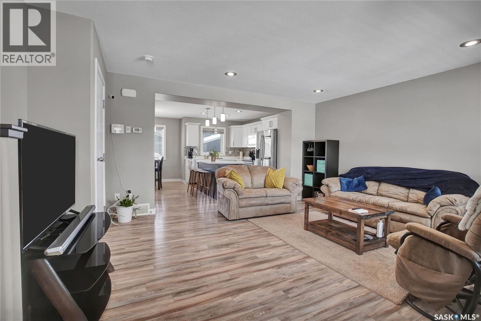 321 Secord Way, Saskatoon, SK - Indoor Photo Showing Living Room