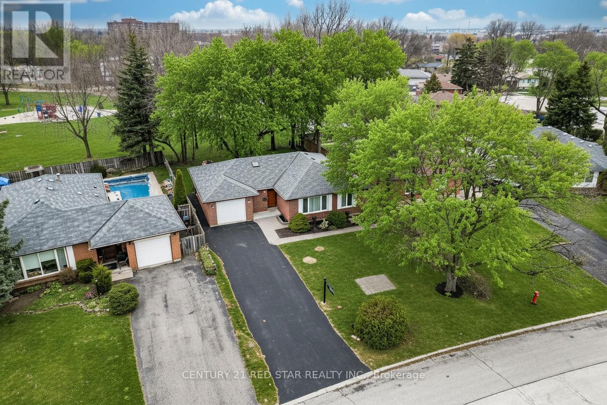 Virtually Staged For Summer - Backing On To A Park - 25 Devonshire Drive, Brampton, ON - Outdoor With View