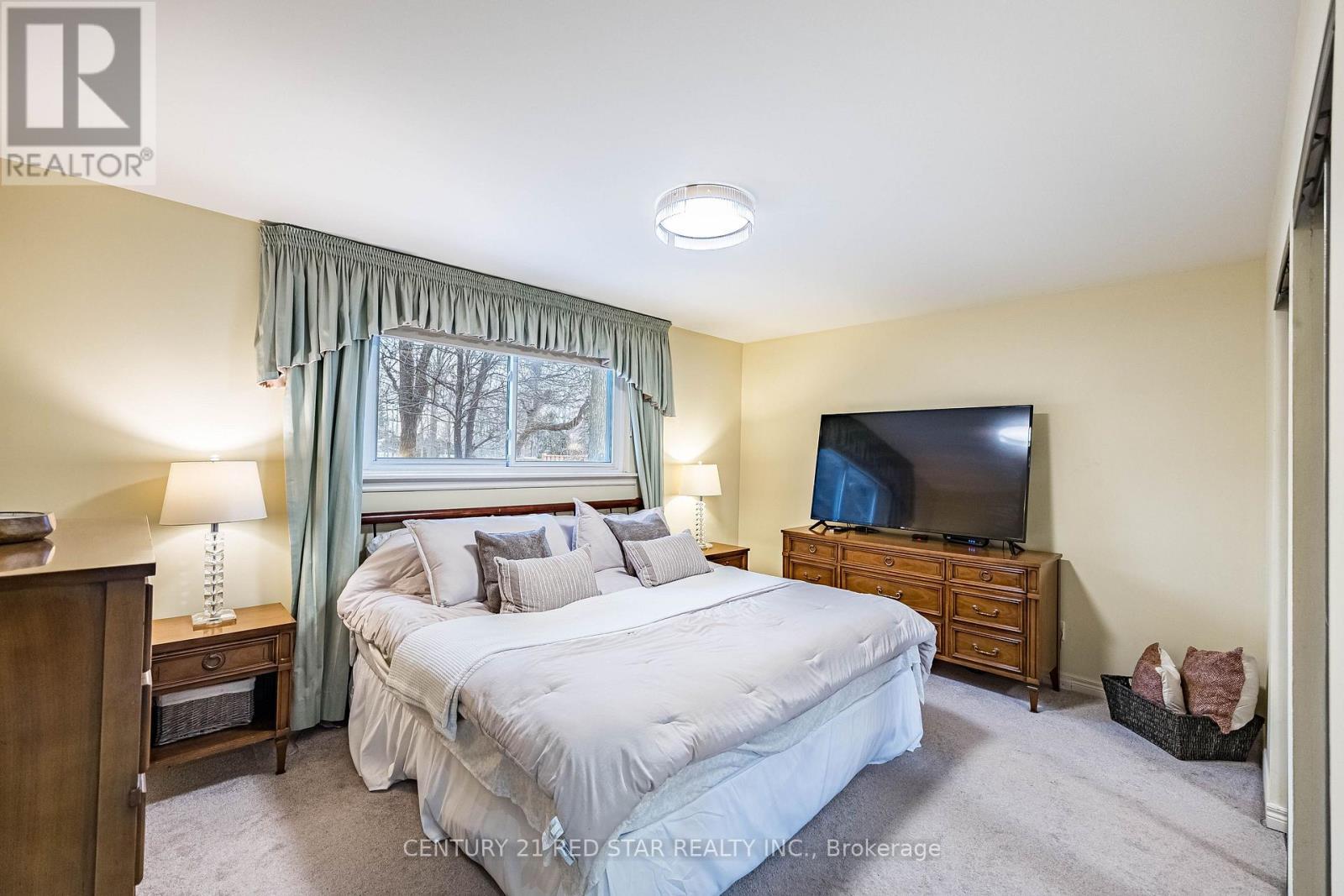 Large Primary Room - 25 Devonshire Drive, Brampton, ON - Indoor Photo Showing Bedroom