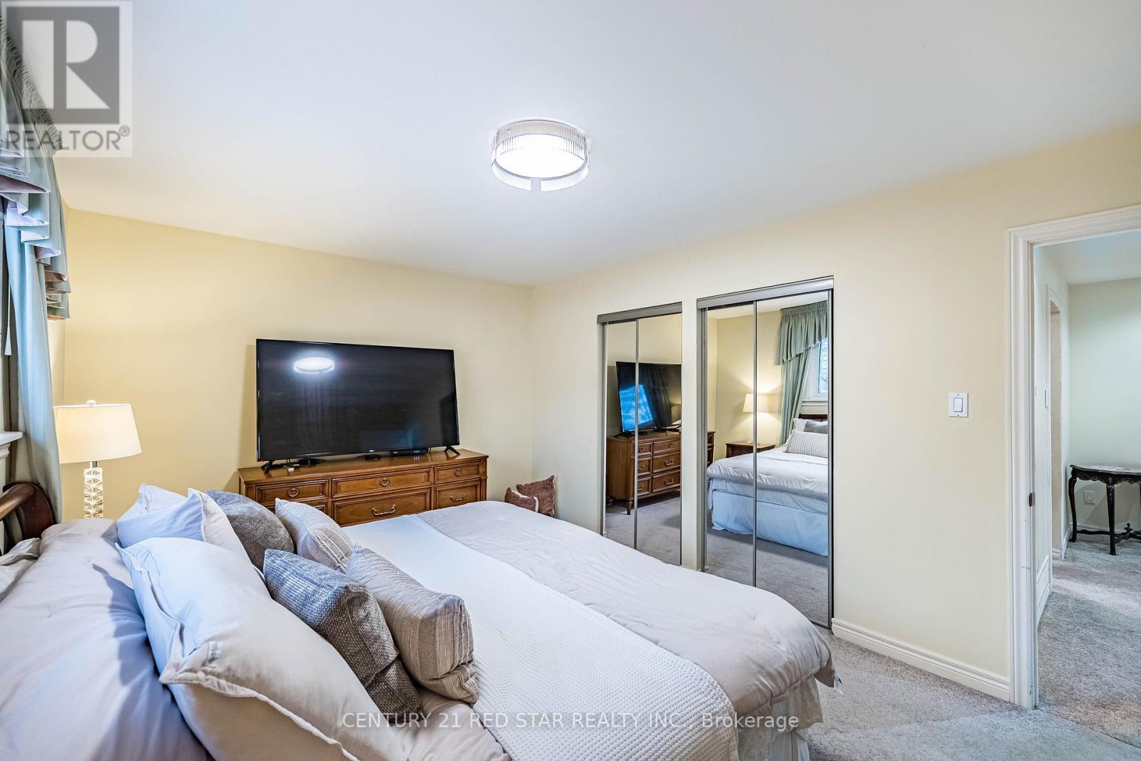 Large Primary Room - 25 Devonshire Drive, Brampton, ON - Indoor Photo Showing Bedroom