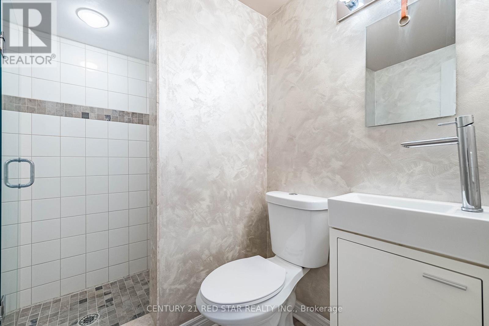 Full Washroom - 25 Devonshire Drive, Brampton, ON - Indoor Photo Showing Bathroom