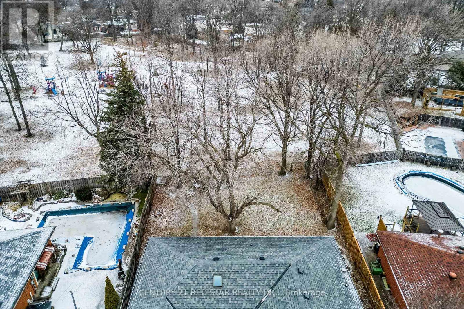 Backyard and Park - 25 Devonshire Drive, Brampton, ON - Outdoor