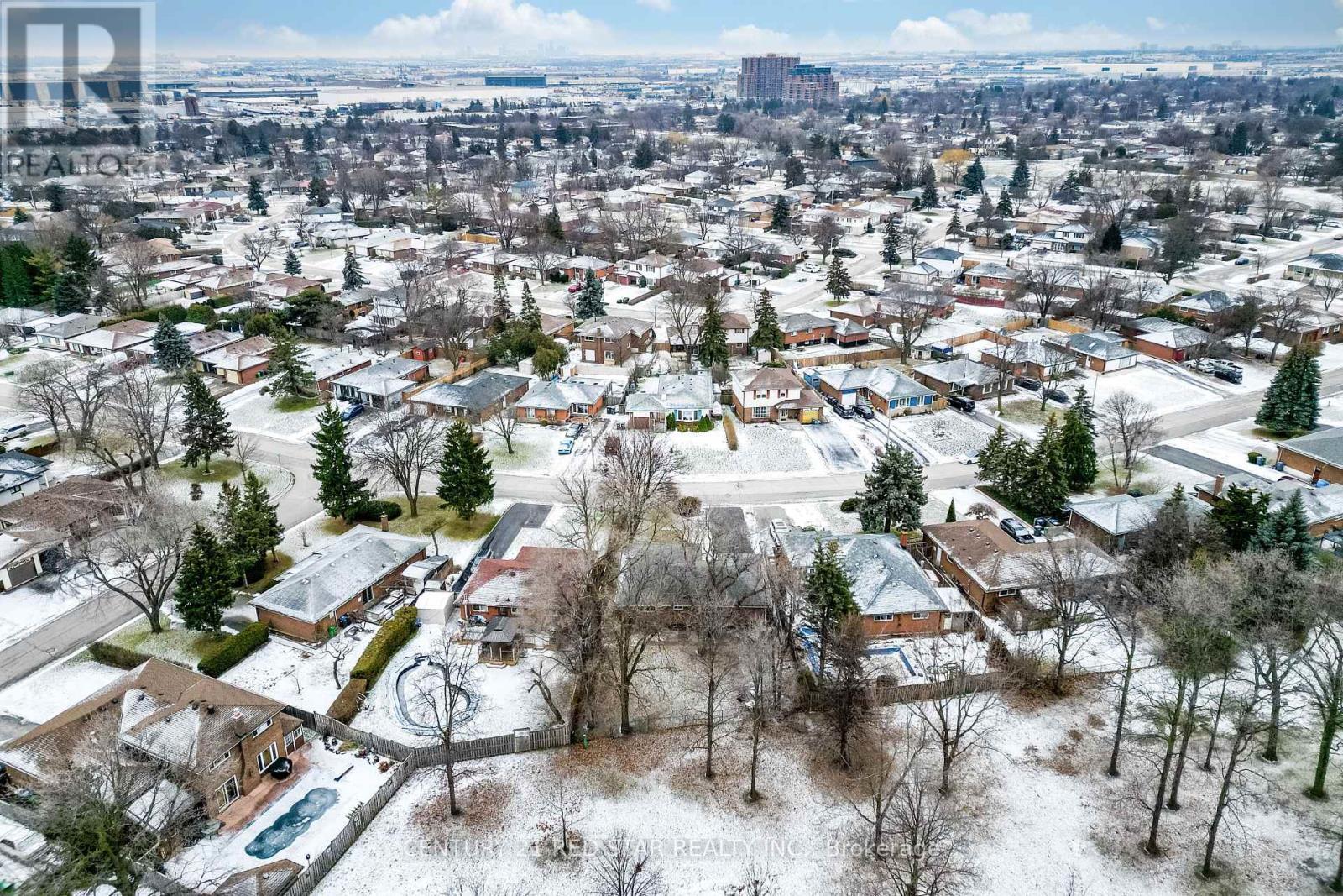 View Of House and Park - 25 Devonshire Drive, Brampton, ON - Outdoor With View