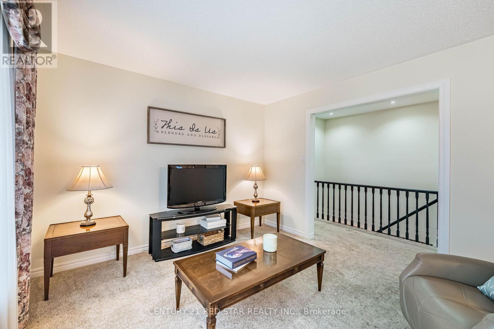 25 Devonshire Drive, Brampton, ON - Indoor Photo Showing Living Room
