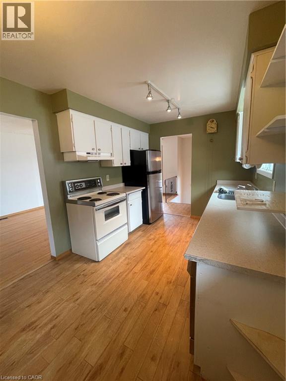 24 Yeoville Court, Hamilton, ON - Indoor Photo Showing Kitchen