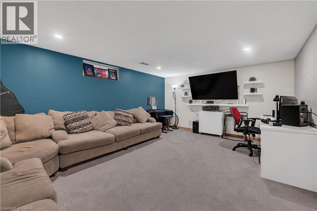 18 Riverdale Drive, Hamilton, ON - Indoor Photo Showing Basement