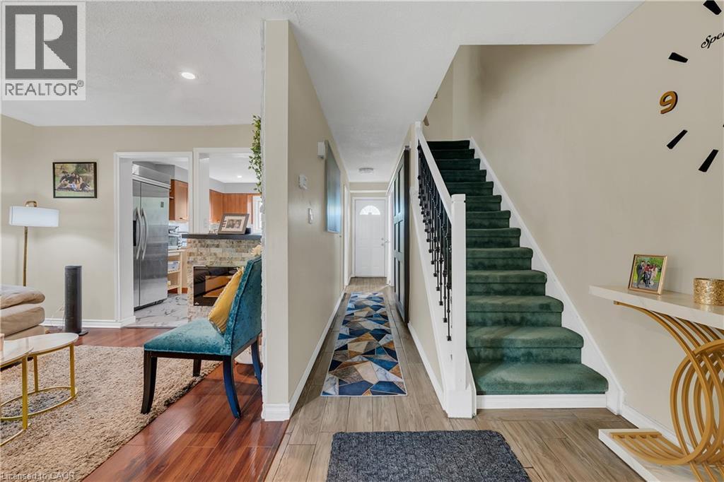 18 Riverdale Drive, Hamilton, ON - Indoor