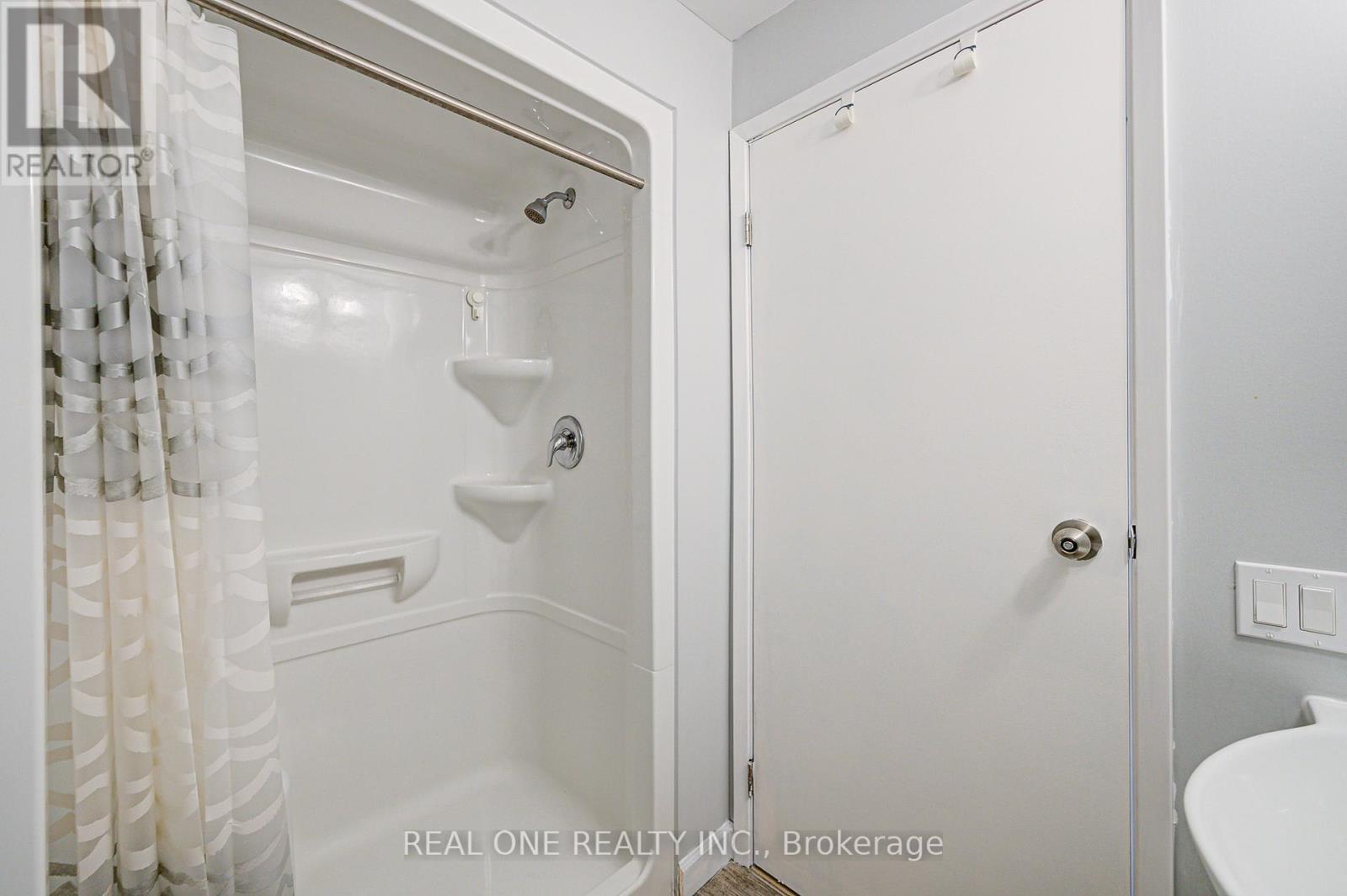 423 - 77 Leland Street, Hamilton, ON - Indoor Photo Showing Bathroom