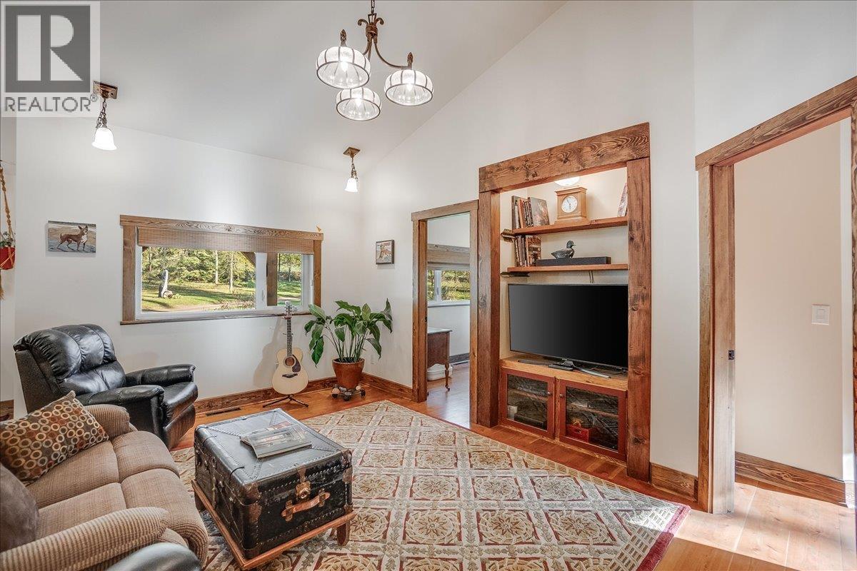3371 Highway 3B, Fruitvale, BC