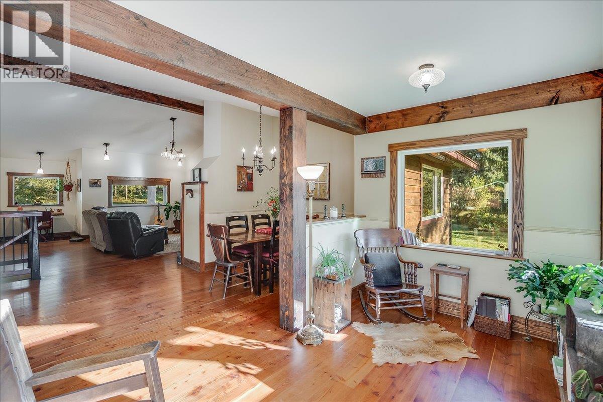 3371 Highway 3B, Fruitvale, BC