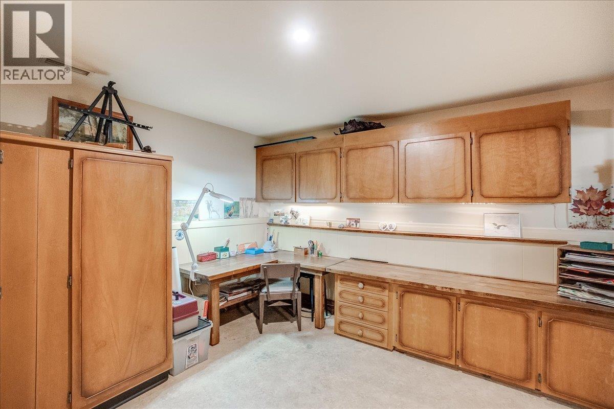 3371 Highway 3B, Fruitvale, BC