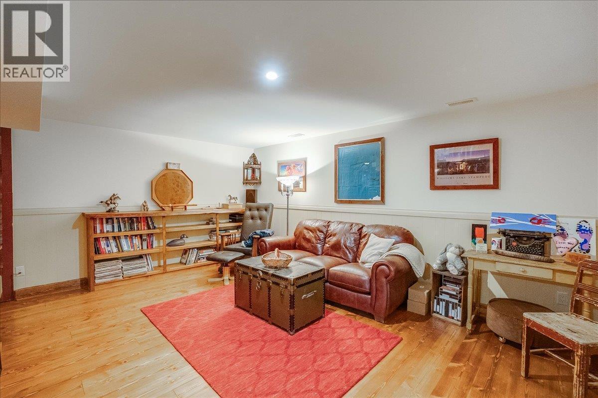 3371 Highway 3B, Fruitvale, BC