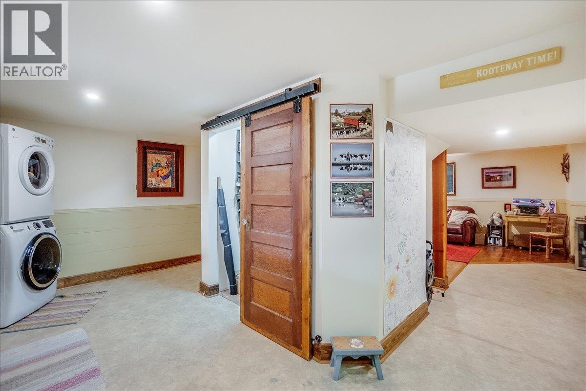 3371 Highway 3B, Fruitvale, BC