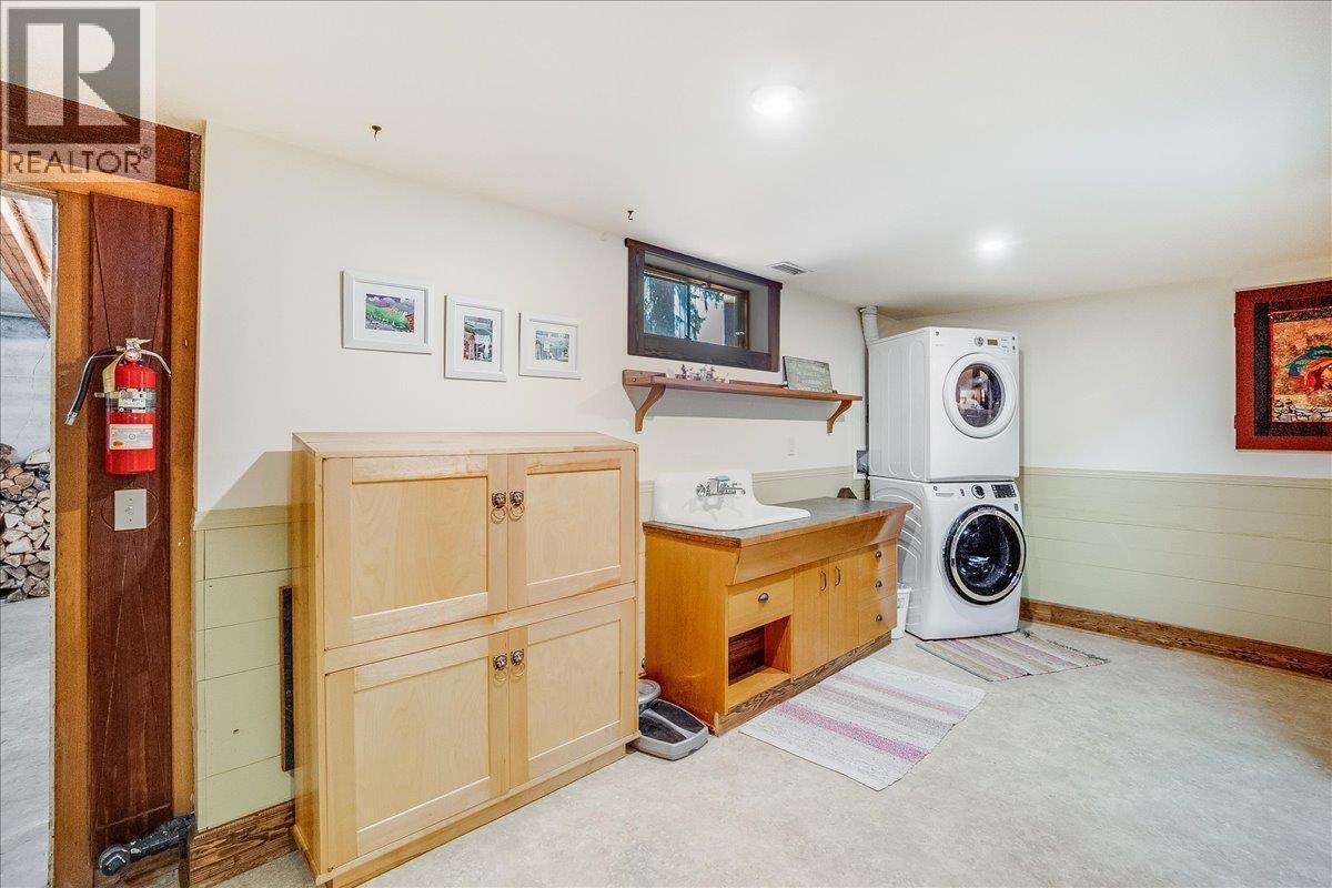 3371 Highway 3B, Fruitvale, BC