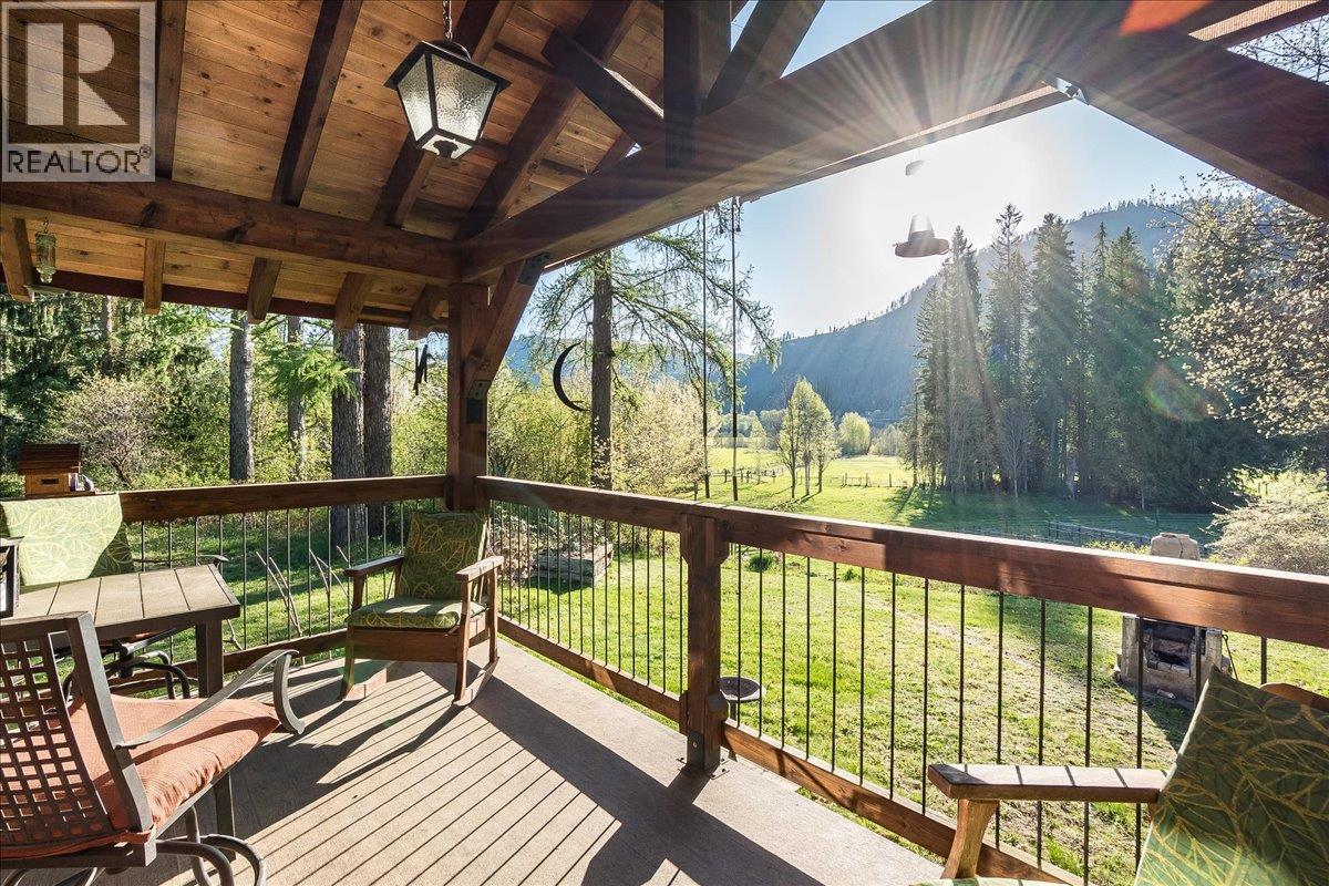 3371 Highway 3B, Fruitvale, BC