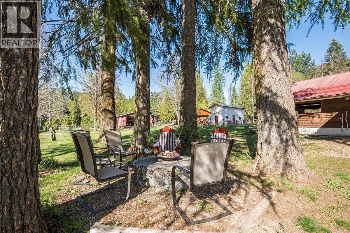 3371 Highway 3B, Fruitvale, BC