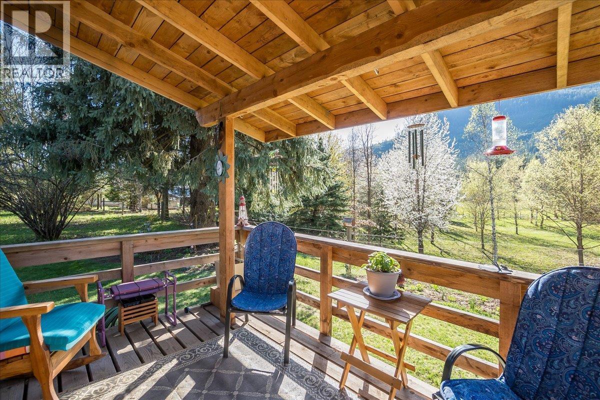 Second home deck - 3371 Highway 3B, Fruitvale, BC
