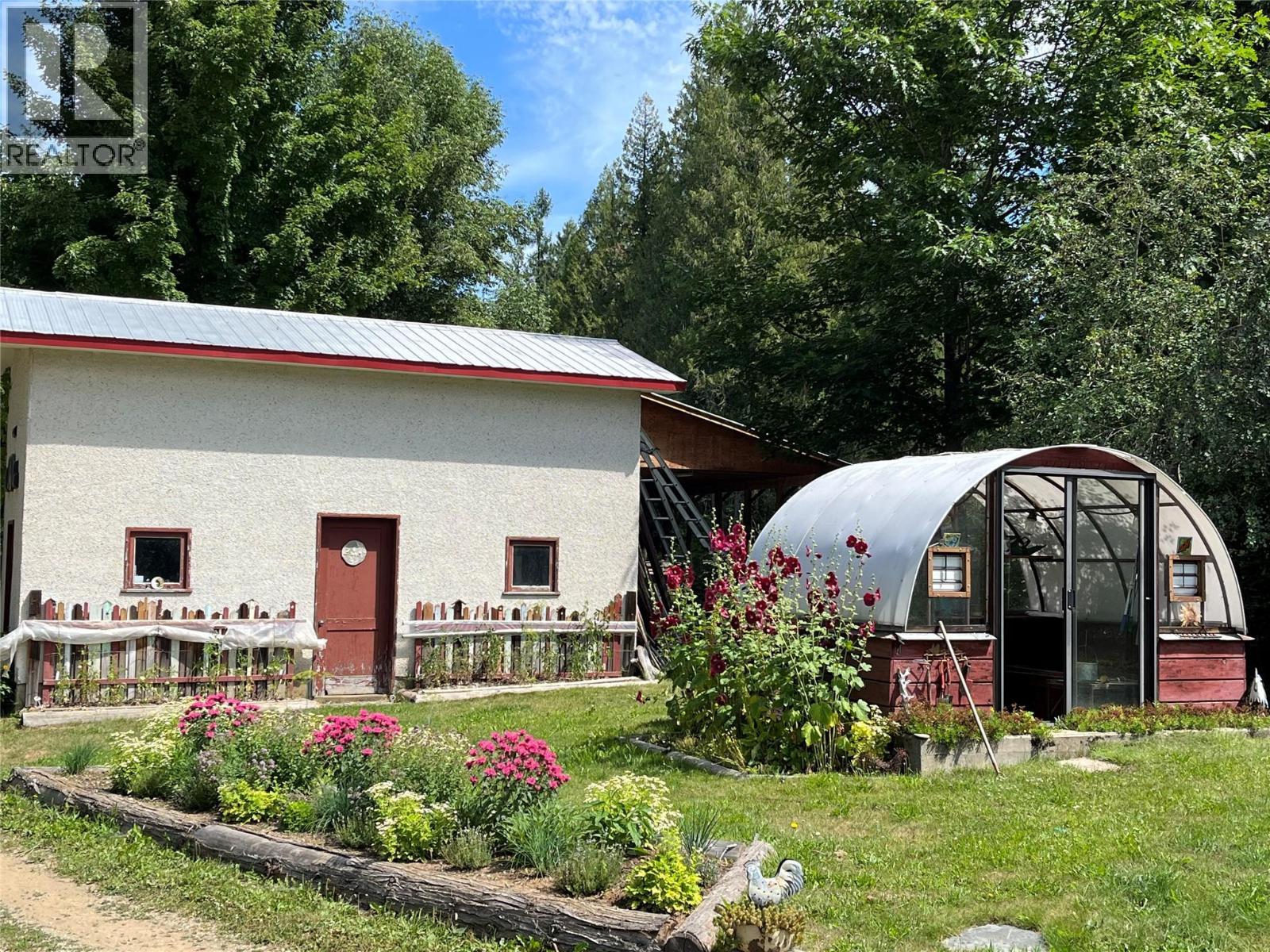 3371 Highway 3B, Fruitvale, BC