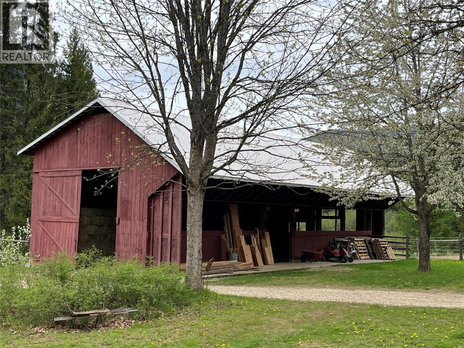 3371 Highway 3B, Fruitvale, BC