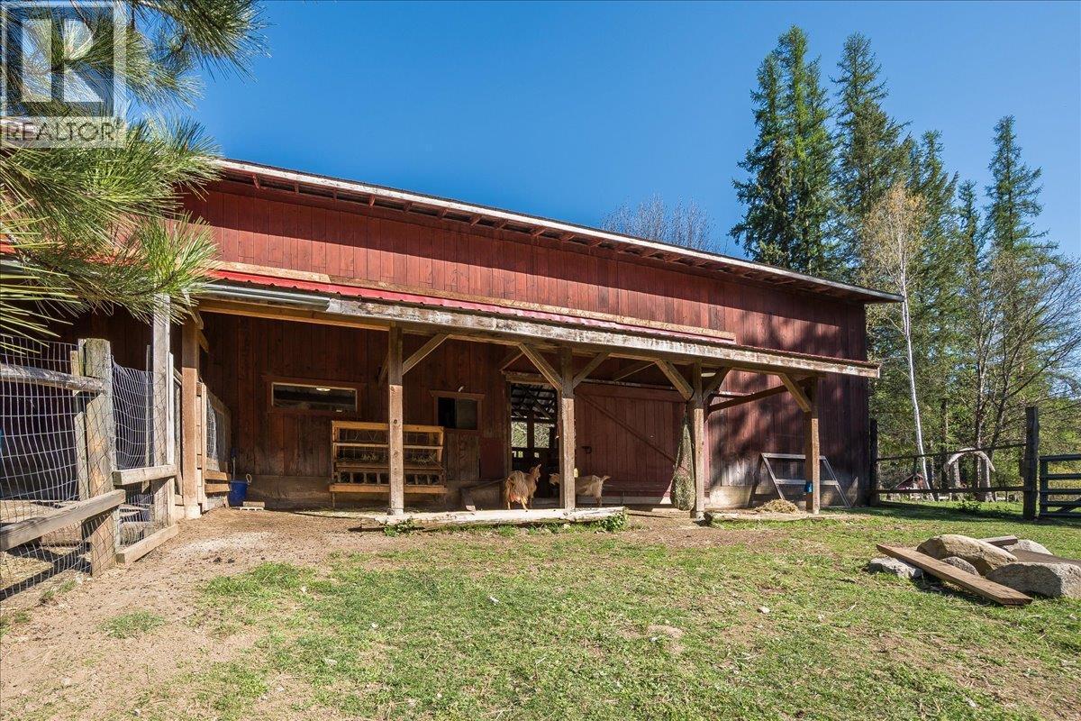 3371 Highway 3B, Fruitvale, BC