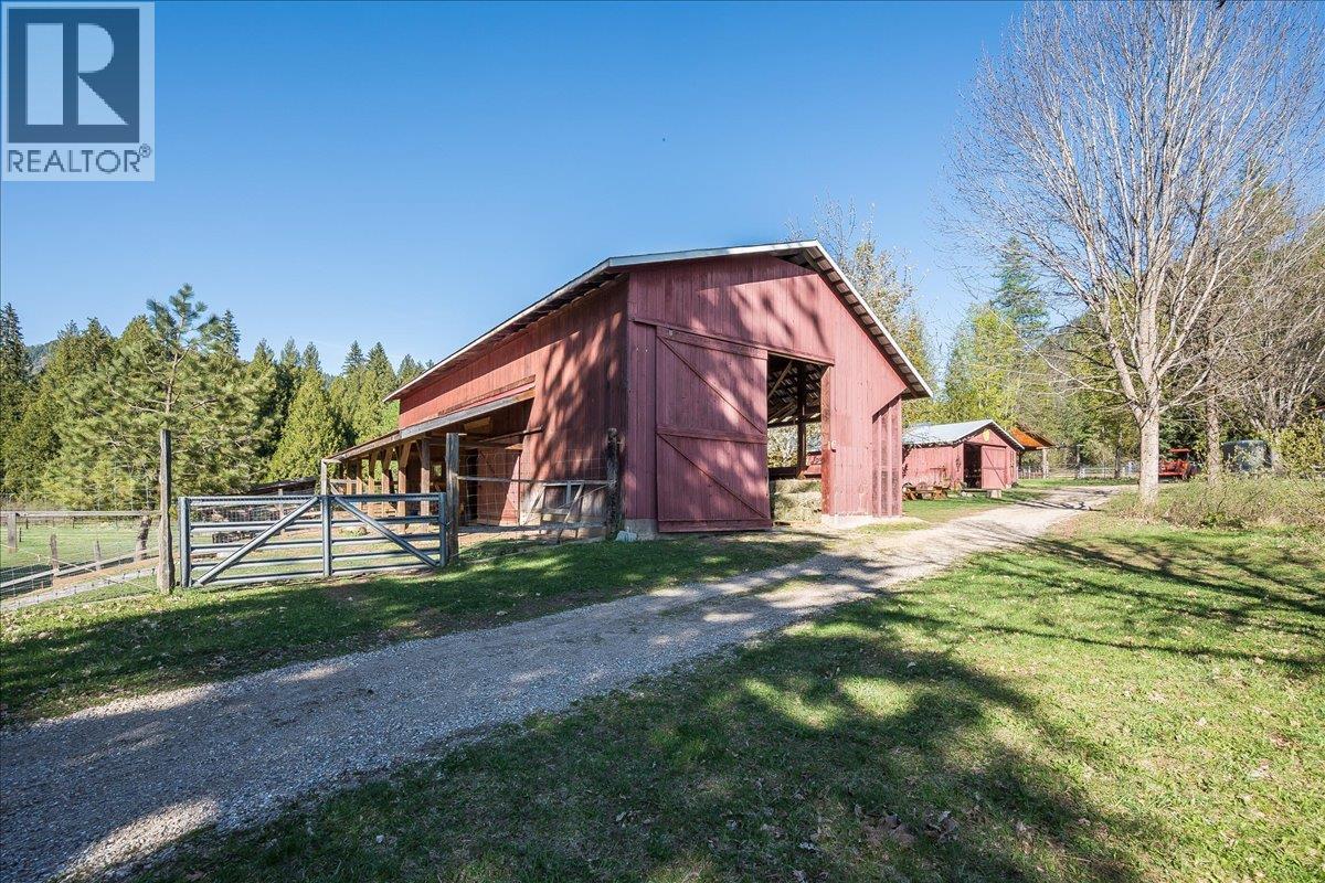 3371 Highway 3B, Fruitvale, BC