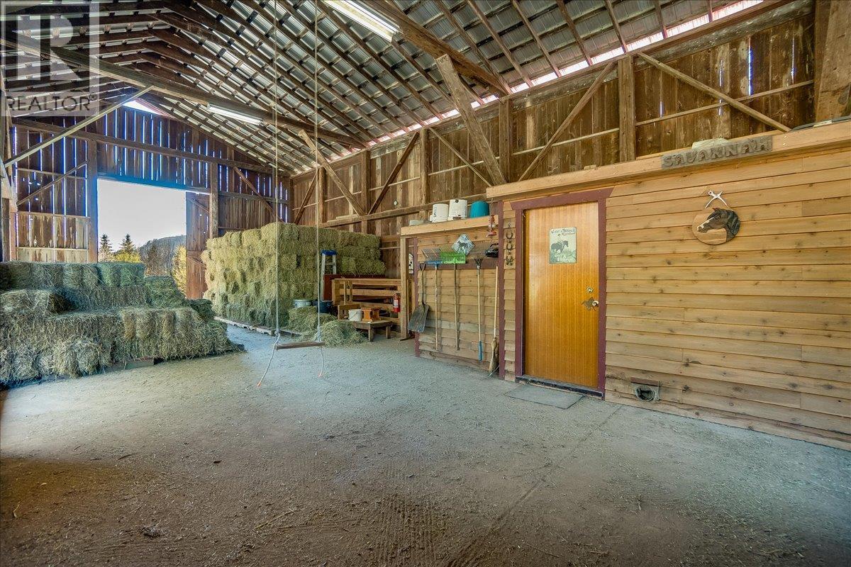 3371 Highway 3B, Fruitvale, BC
