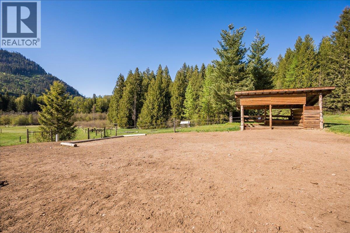 3371 Highway 3B, Fruitvale, BC