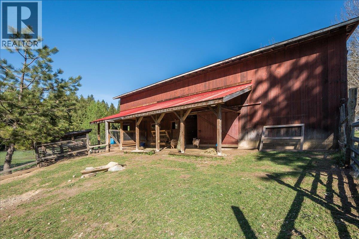 3371 Highway 3B, Fruitvale, BC