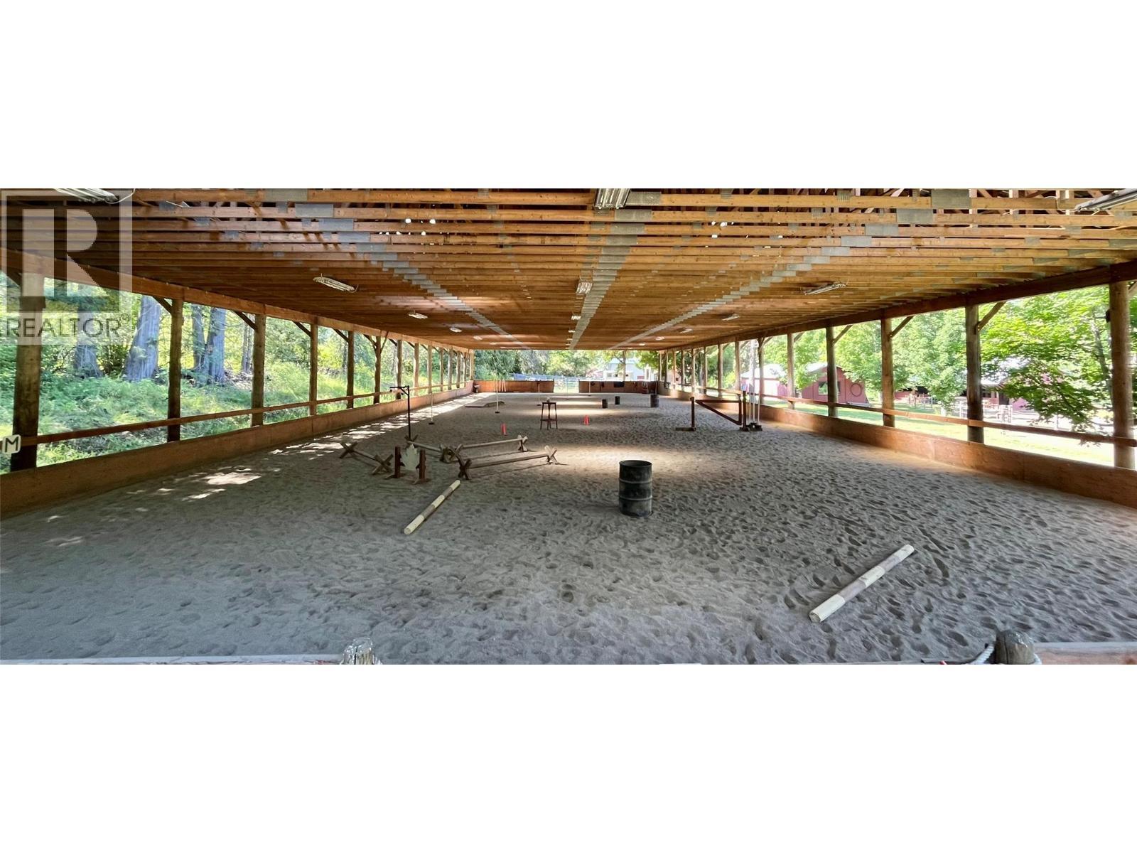 3371 Highway 3B, Fruitvale, BC