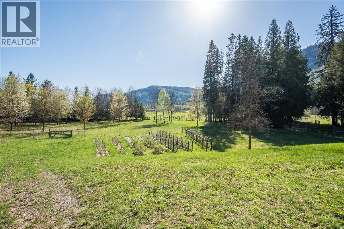 3371 Highway 3B, Fruitvale, BC
