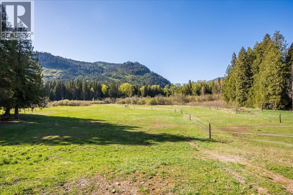 3371 Highway 3B, Fruitvale, BC