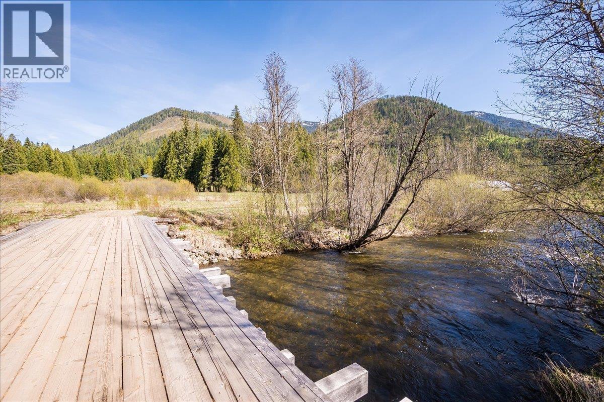 3371 Highway 3B, Fruitvale, BC
