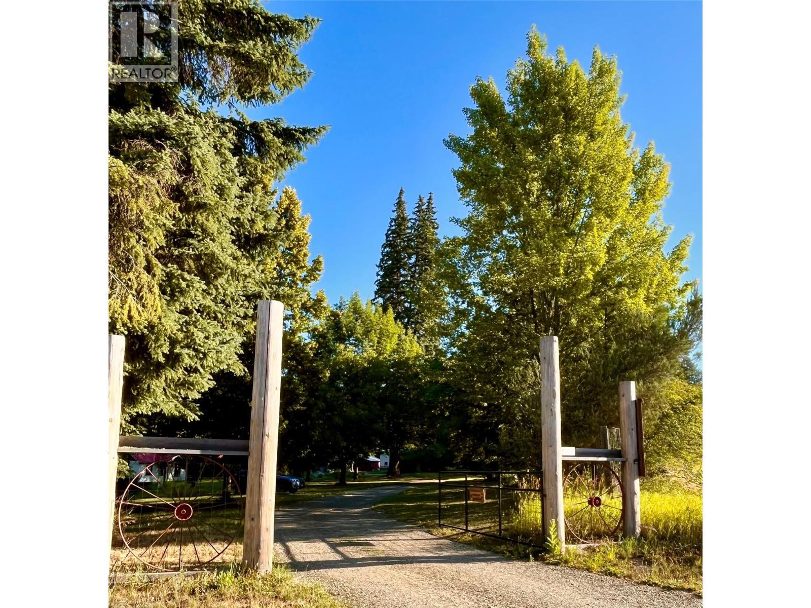 3371 Highway 3B, Fruitvale, BC