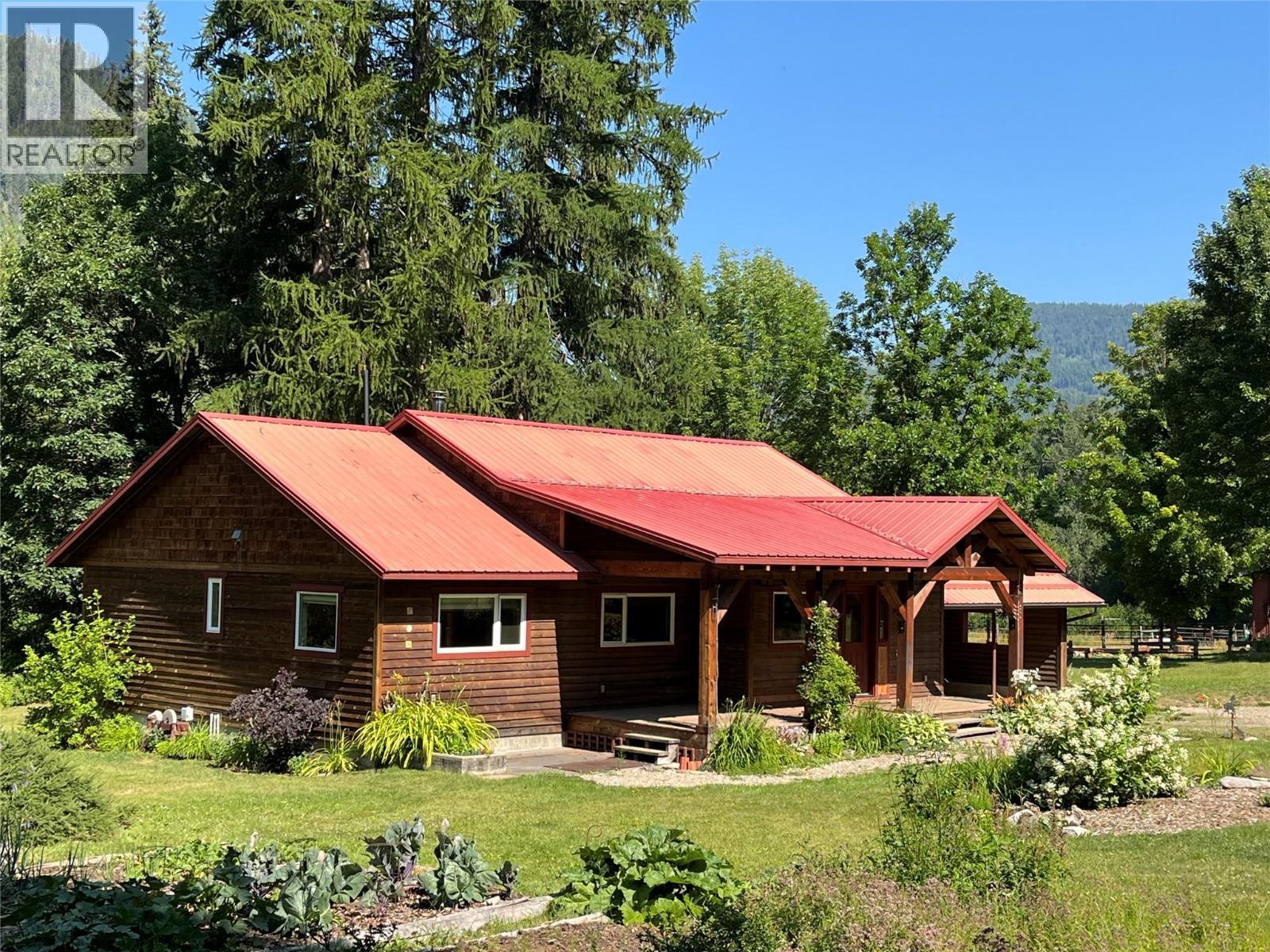 3371 Highway 3B, Fruitvale, BC