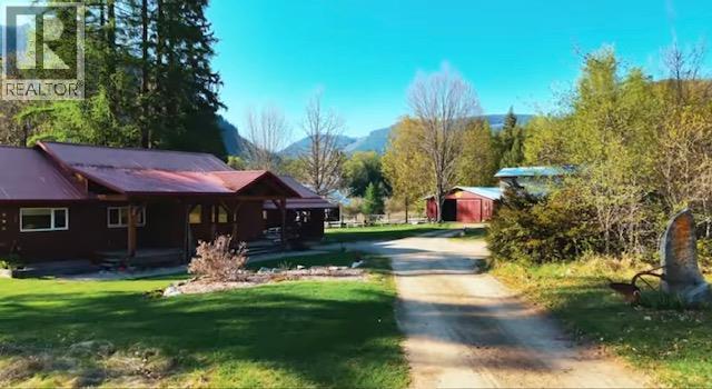 3371 Highway 3B, Fruitvale, BC