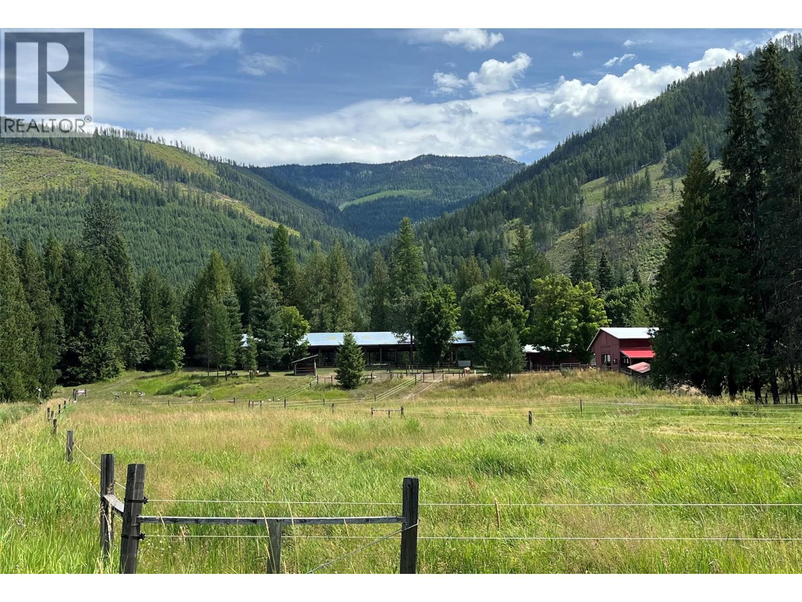 3371 Highway 3B, Fruitvale, BC