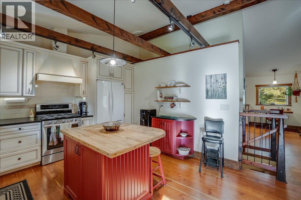 3371 Highway 3B, Fruitvale, BC