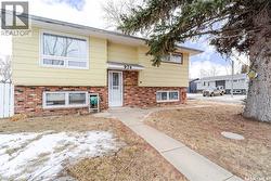 974 Hawthorne CRESCENT Moose Jaw, SK S6H 6T6