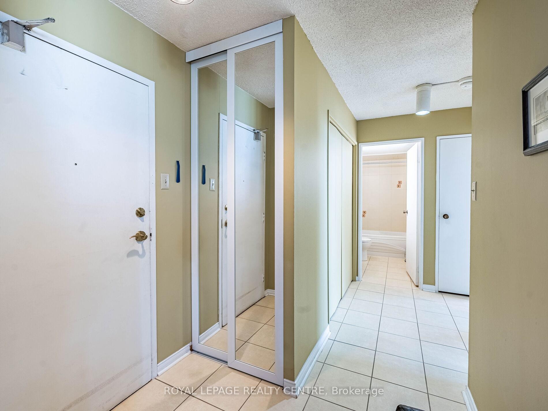 1604-3590 Kaneff Crescent W, Mississauga, ON - Photo Showing Other Room