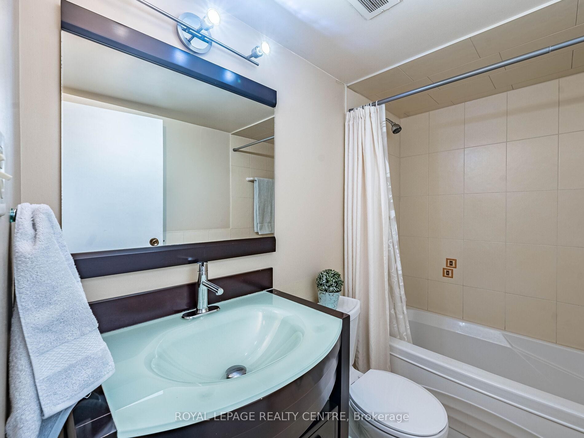 1604-3590 Kaneff Crescent W, Mississauga, ON - Indoor Photo Showing Bathroom